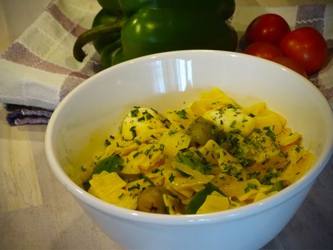RECEPT: Brza salata sa Gotes krpicama, povrćem i mozzarellom